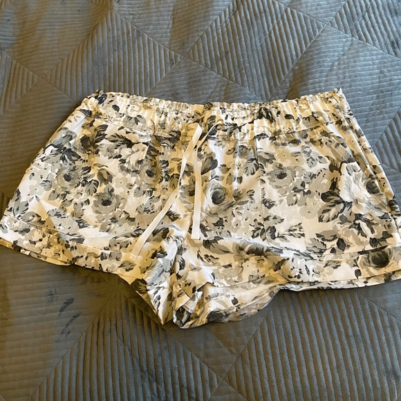Guess shorts - Picture 2 of 4